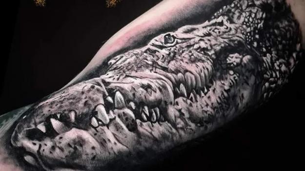 meilleure-tatoueuse-paris-barbara-rosendo-tatouage-tattoo-alligator-realiste