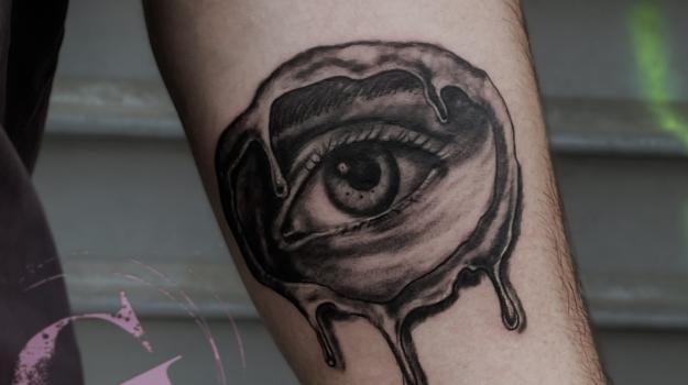 tamarachaudesaigues-tatouageoeil-dessinoeil-eyetattoo-eyedrawing-oeilquipleuretattoo-cryingeye-chaudesaigues-meilleurstatoueursavignon