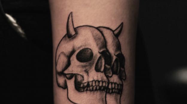 graphicaderme-avignontatouage-tatouagetetedemort-skulltattoo-tamarachaudesaigues-skull-meilleurstatoueuseavignon-tatoueursvaucluse-tatoueuserealisteavignon