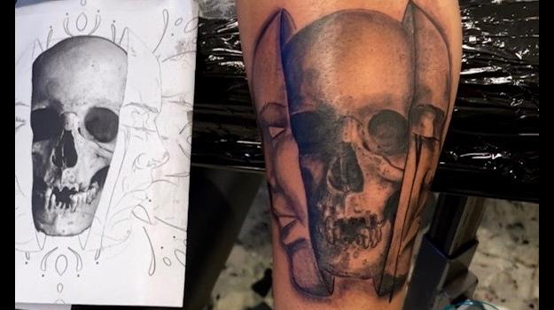  graphicaderme-avignon-tatouageavantbrasfemme-tatouagetetedemort-tatouagedoublevisage-tatouagefemmerealiste-tatouagenoiretgrisfemme-tatouagetetedemortavignon-taotuageskullavignon