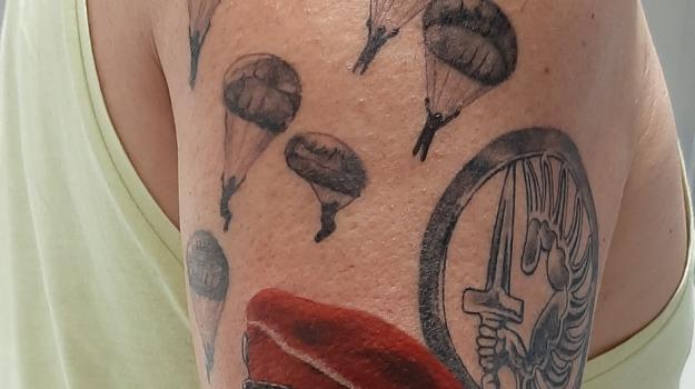 graphicaderme-justine-tatoueur-tatouage-tattoo-parachutiste-parachutusime-skull-avignon