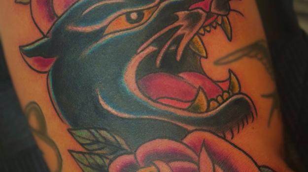 graphicaderme-panthereoldschool-tamarachaudesaigues-rosesoldschool-meilleurstatoueursoldschool-meilleurstatoueursoldschoolavigno