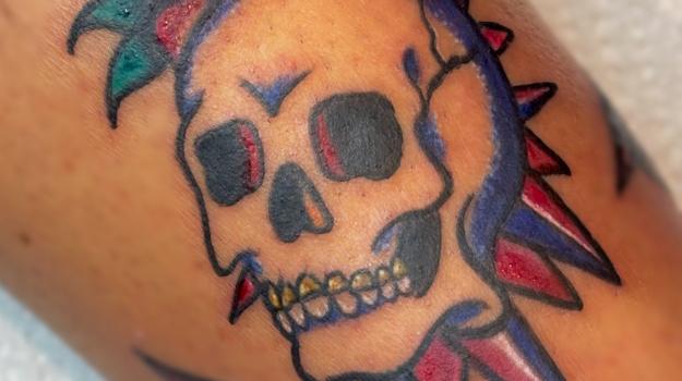  graphicaderme-tamarachaudesaigues-avignon-skulloldschool-meilleurstatoueursavignon-meilleurstatoueursoldschool