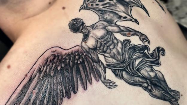 graphicaderme-tatouageavignon-tamarachausesaigues-tatouageangedemon-tatouageangedos-meilleurstatoueursavignon-tatouagerealistedoS-tatouageangedemon-tatouagehommemusclé