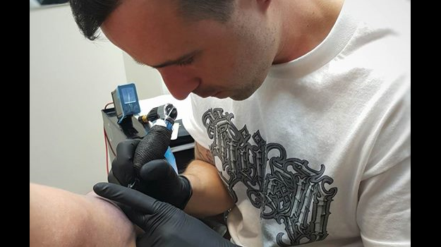 hugo_vaz_meilleur_tatoueur_valence_drome_graphicaderme