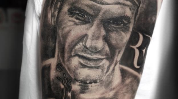 tattoo-vaison-tatouage-vaisonlaromaine-portrait-roger-federer-piercing-art-atelier-vaucluse-dessin-peinture-bollène-nyons-buislesbaronnies-tulette-malaucène-cavaillon-robion-coustellet-drôme-ardèche-tatouagenoiretgris