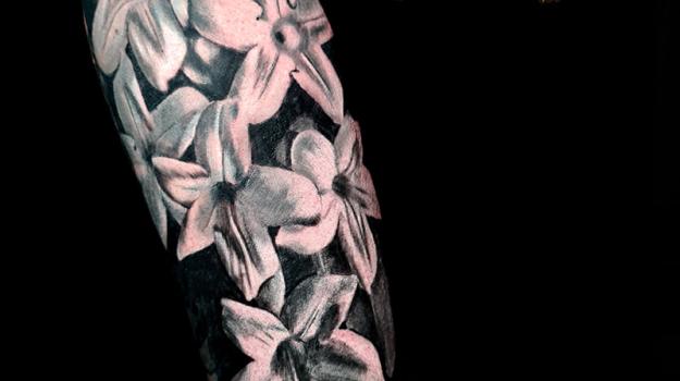 meilleure-tatoueuse-paris-barbara-rosendo-tatouage-tattoo-fleurs-blanches