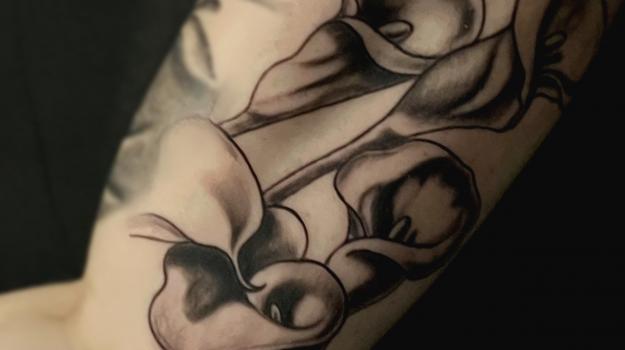  tamarachaudesaigues-arumstattoo-tamaradelempicka-arums-graphicaderme-meilleurstatoueursavignon-tatoueursavignon-tatouagerealisteavignon.