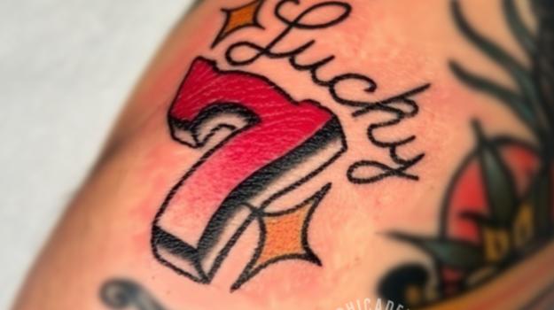 tamarachaudesaigues-meilleurstatoueursavignon-meilleurstatoueursoldschool-luckytattoo-chaudesaigues-tatouagecouleuroldschoo