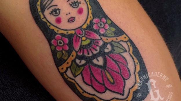  tamarachaudesaigues-tatoueuseoldschool-meilleuretatoueuseavignon-tattoochaudesaigues-poupeerussetattoo-matriochkatattoo-vaucluse