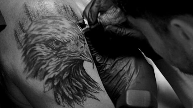 Tatouageaigle-tatouageavignon-meilleurstatoueursavignon-tatoueursrealismeavignon-tatouageaiglehomme-tatoueursvaucluse-graphicadermeavignon