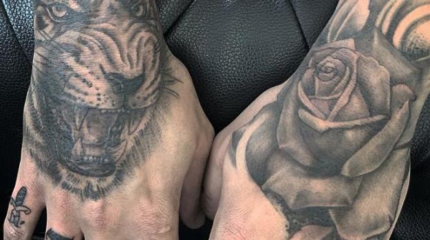 tatouage-main-tatoueur-corse-bastia-tatouage