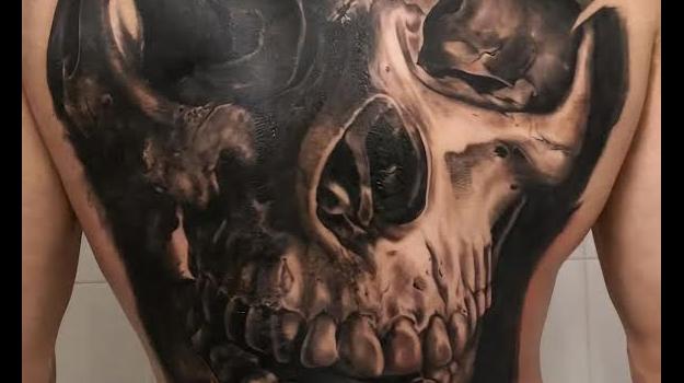 tattoo-skull-bastia-tatouage-chaudesaigues-tatoueur