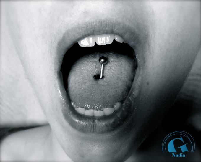 Piercing langue Graphicaderme