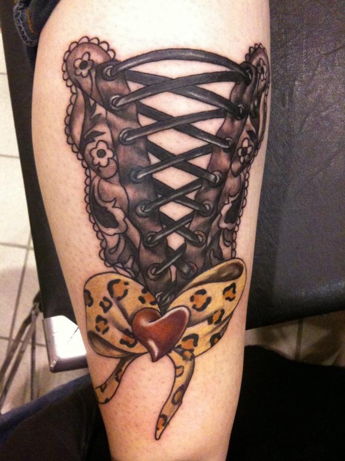 Tatouage noeud (corset) | Graphicaderme
